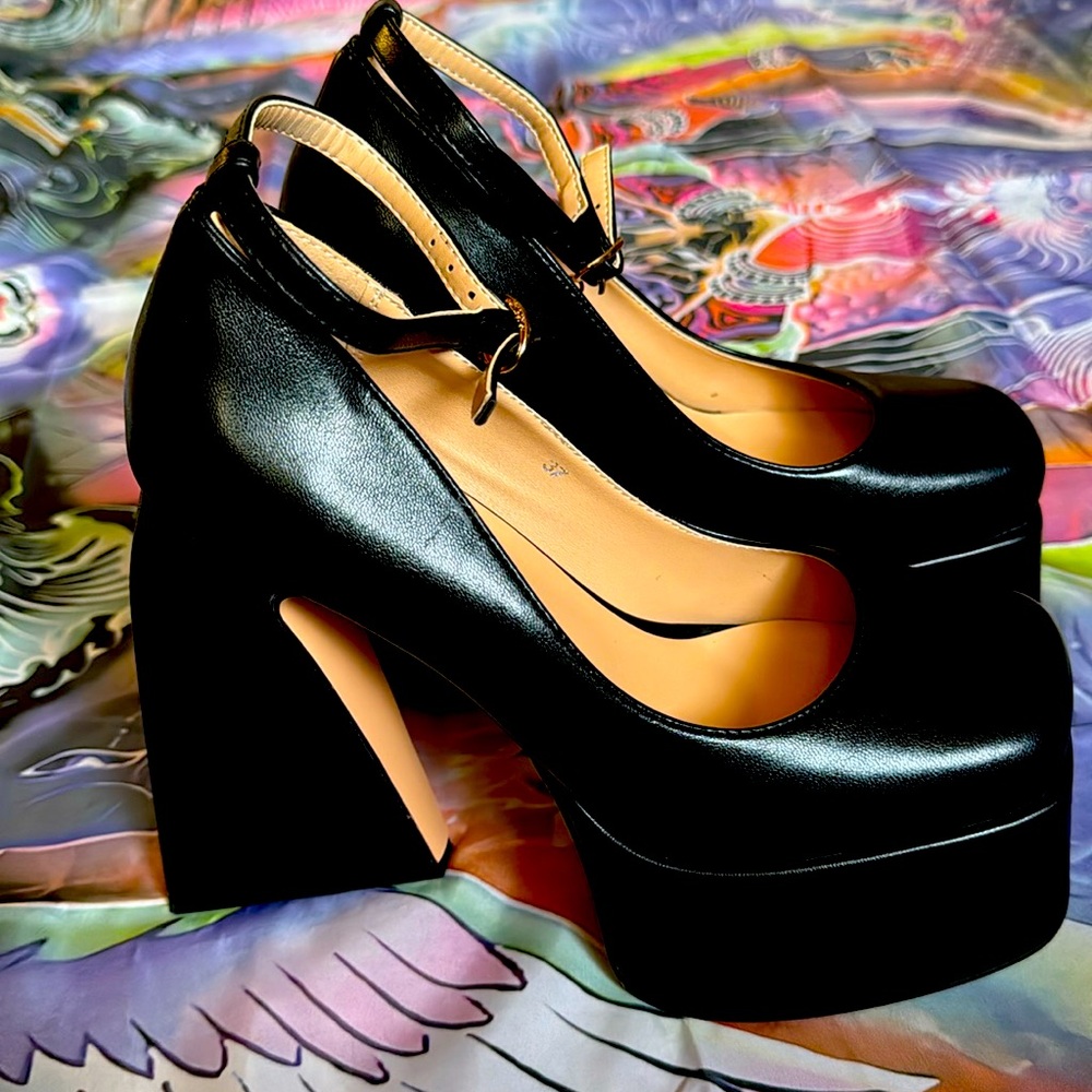 Black platform “Bratz” heels